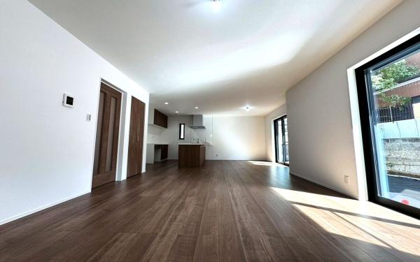 �_�ސ쌧���l�s��q�搙�c6���ڂ̐V�z��ˌ��Ẵ��r���O