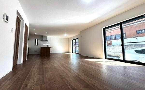 �_�ސ쌧���l�s��q�搙�c6���ڂ̐V�z��ˌ��Ẵ��r���O