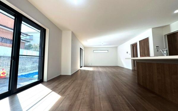 �_�ސ쌧���l�s��q�搙�c6���ڂ̐V�z��ˌ��Ẵ��r���O