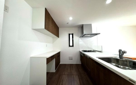 �_�ސ쌧���l�s��q�搙�c6���ڂ̐V�z��ˌ��ẴL�b�`��