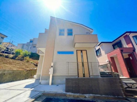 �_�ސ쌧���l�s�`�k��������̐V�z��ˌ��Ă̑O�ʓ��H�܂ތ��n�ʐ^