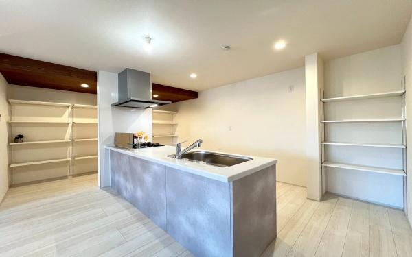 �_�ސ쌧���l�s�`�k����g�{��3���ڂ̐V�z��ˌ��ẴL�b�`��