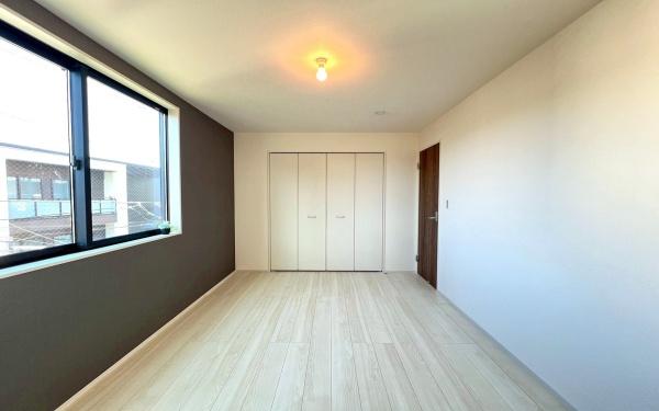 �_�ސ쌧���l�s�`�k����g�{��3���ڂ̐V�z��ˌ��Ă̎q������