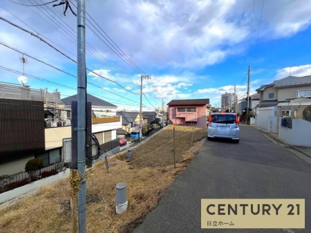 �_�ސ쌧���l�s����񖓐�1���ڂ̐V�z��ˌ��Ă̑O�ʓ��H�܂ތ��n�ʐ^