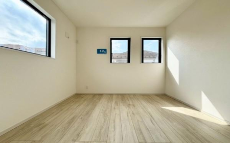 �_�ސ쌧���l�s��撆�c��5���ڂ̐V�z��ˌ��Ă̎q������