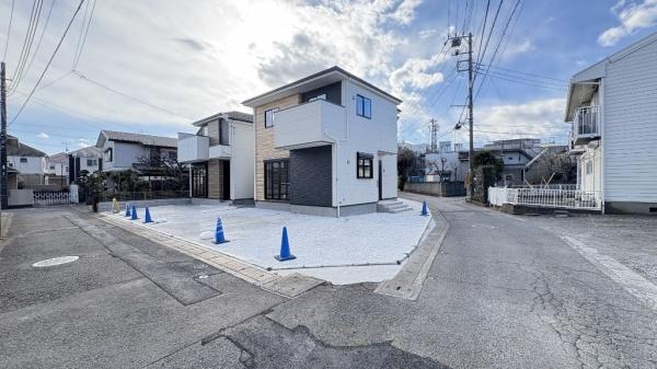 �_�ސ쌧���l�s���a�򒆉��k5���ڂ̐V�z��ˌ��Ă̑O�ʓ��H�܂ތ��n�ʐ^