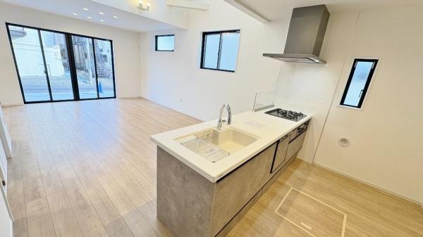 �_�ސ쌧���l�s���a�򒆉��k5���ڂ̐V�z��ˌ��ẴL�b�`��