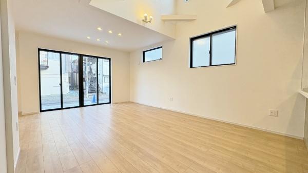 �_�ސ쌧���l�s���a�򒆉��k5���ڂ̐V�z��ˌ��Ẵ��r���O