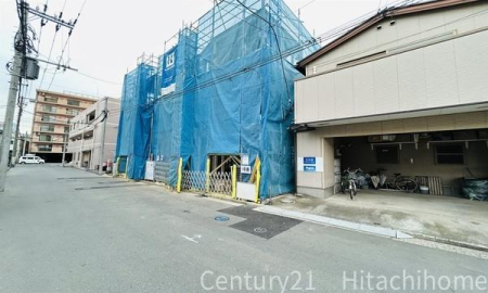 �_�ސ쌧���l�s�ߌ��撇��1���ڂ̐V�z��ˌ��Ă̑O�ʓ��H�܂ތ��n�ʐ^