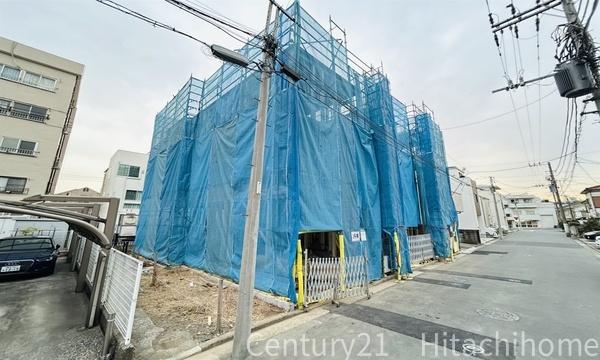 �_�ސ쌧���l�s�ߌ��撇��1���ڂ̐V�z��ˌ��Ă̑O�ʓ��H�܂ތ��n�ʐ^