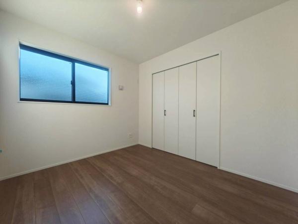 �_�ސ쌧����s�ΐ�1���ڂ̐V�z��ˌ��Ă̎q������