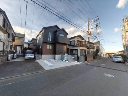 �_�ސ쌧����s�ΐ�1���ڂ̐V�z��ˌ��Ă̑O�ʓ��H�܂ތ��n�ʐ^