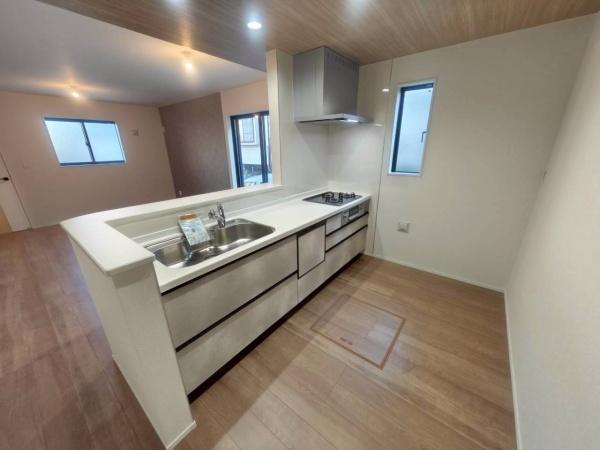 �_�ސ쌧����s�ΐ�1���ڂ̐V�z��ˌ��ẴL�b�`��