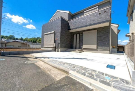 �_�ސ쌧���l�s�_�ސ��O�c��쒬�̐V�z��ˌ��Ă̑O�ʓ��H�܂ތ��n�ʐ^