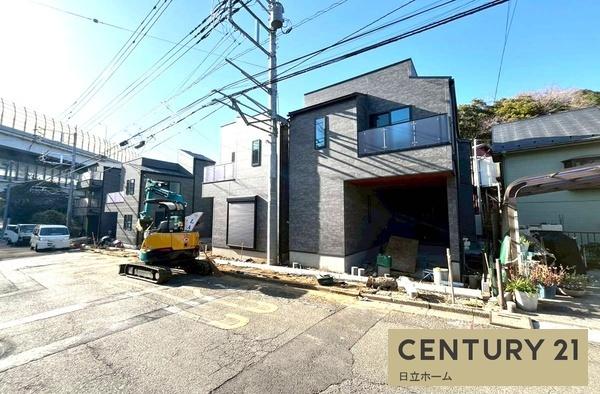 �_�ސ쌧���l�s����{�q�Ԗ�̐V�z��ˌ��Ă̑O�ʓ��H�܂ތ��n�ʐ^