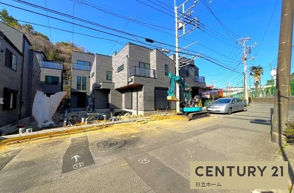 �_�ސ쌧���l�s����{�q�Ԗ�̐V�z��ˌ��Ă̑O�ʓ��H�܂ތ��n�ʐ^