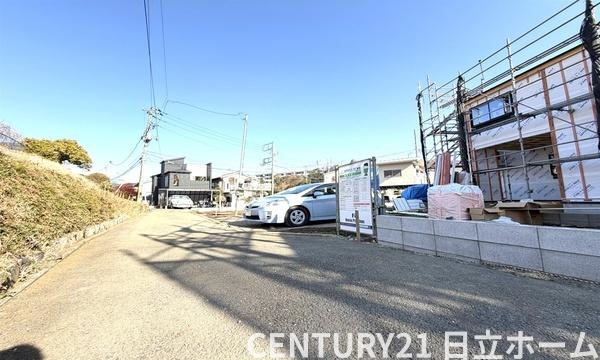 �_�ސ쌧���l�s���掛�v�ۂ̐V�z��ˌ��Ă̑O�ʓ��H�܂ތ��n�ʐ^