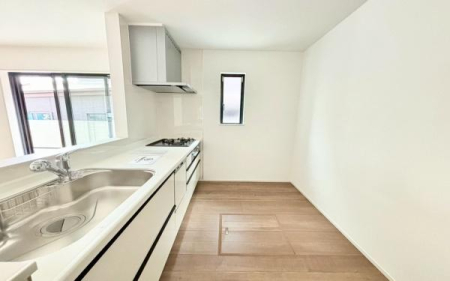 �_�ސ쌧���l�s�˒ˋ�O�c���̐V�z��ˌ��ẴL�b�`��