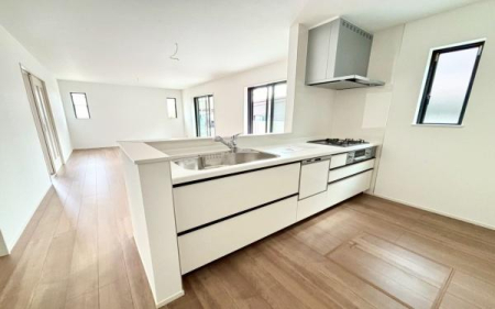 �_�ސ쌧���l�s�˒ˋ�O�c���̐V�z��ˌ��ẴL�b�`��