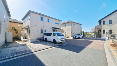 �_�ސ쌧���l�s��q�搙�c9���ڂ̒��È�ˌ��Ă̑O�ʓ��H�܂ތ��n�ʐ^