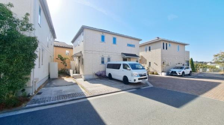 �_�ސ쌧���l�s��q�搙�c9���ڂ̒��È�ˌ��Ă̑O�ʓ��H�܂ތ��n�ʐ^