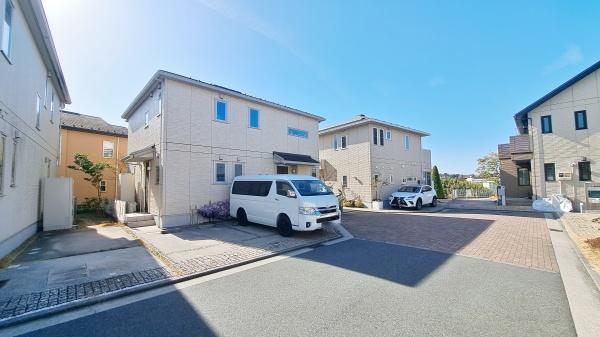 �_�ސ쌧���l�s��q�搙�c9���ڂ̒��È�ˌ��Ă̑O�ʓ��H�܂ތ��n�ʐ^