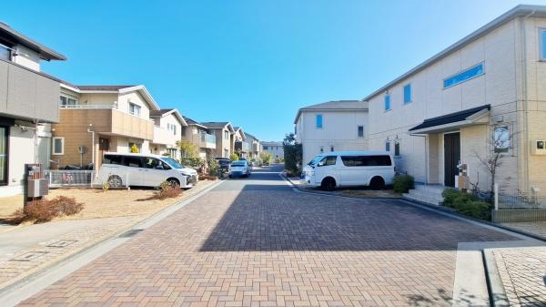 �_�ސ쌧���l�s��q�搙�c9���ڂ̒��È�ˌ��Ă̑O�ʓ��H�܂ތ��n�ʐ^