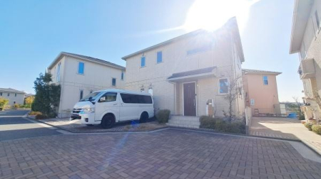 �_�ސ쌧���l�s��q�搙�c9���ڂ̒��È�ˌ��Ă̑O�ʓ��H�܂ތ��n�ʐ^