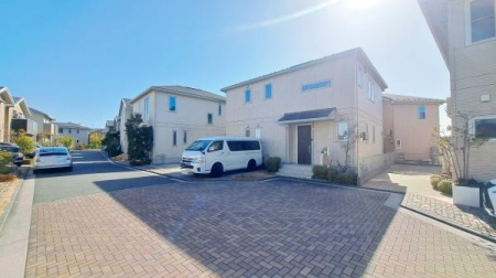 �_�ސ쌧���l�s��q�搙�c9���ڂ̒��È�ˌ��Ă̑O�ʓ��H�܂ތ��n�ʐ^