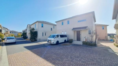 �_�ސ쌧���l�s��q�搙�c9���ڂ̒��È�ˌ��Ă̑O�ʓ��H�܂ތ��n�ʐ^