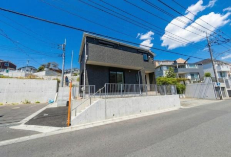 �_�ސ쌧���l�s�΋�O�ے��̐V�z��ˌ��Ă̑O�ʓ��H�܂ތ��n�ʐ^