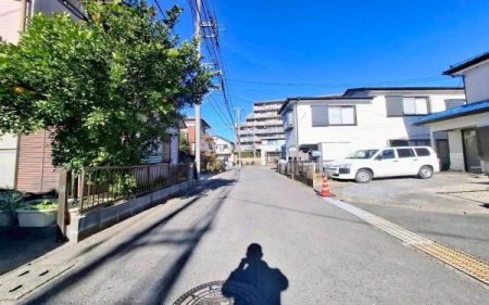 �_�ސ쌧���l�s���捡�h�����̐V�z��ˌ��Ă̑O�ʓ��H�܂ތ��n�ʐ^