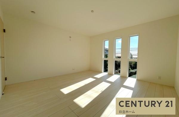 �_�ސ쌧���s�����扤�T����5���ڂ̐V�z��ˌ��Ă̐Q��