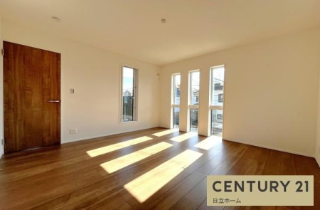 �_�ސ쌧���s�����扤�T����5���ڂ̐V�z��ˌ��Ă̐Q��