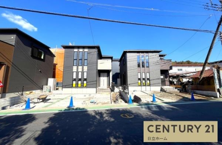 �_�ސ쌧���s�����扤�T����5���ڂ̐V�z��ˌ��Ă̑O�ʓ��H�܂ތ��n�ʐ^