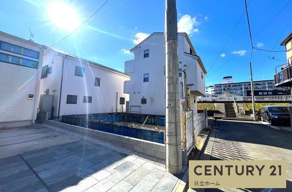 �_�ސ쌧���l�s�`�k��j����4���ڂ̐V�z��ˌ��Ă̑O�ʓ��H�܂ތ��n�ʐ^