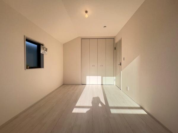 �_�ސ쌧���l�s���撆����1���ڂ̐V�z��ˌ��Ă̎q������