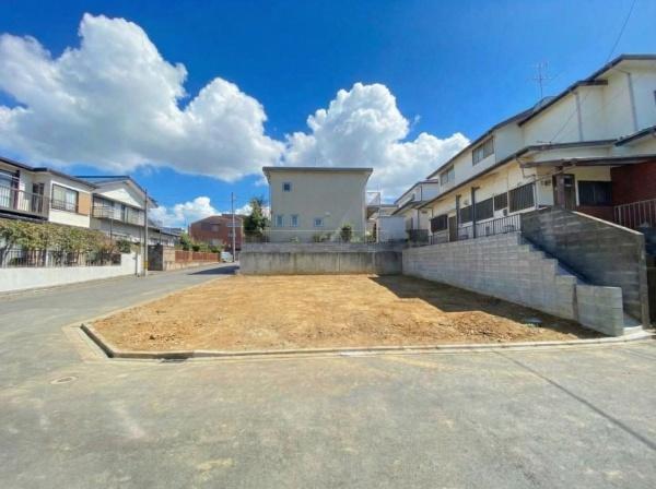 �_�ސ쌧���l�s�˒ˋ�앑��4���ڂ̐V�z��ˌ��Ă̑O�ʓ��H�܂ތ��n�ʐ^