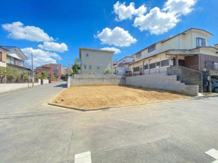 �_�ސ쌧���l�s�˒ˋ�앑��4���ڂ̐V�z��ˌ��Ă̑O�ʓ��H�܂ތ��n�ʐ^