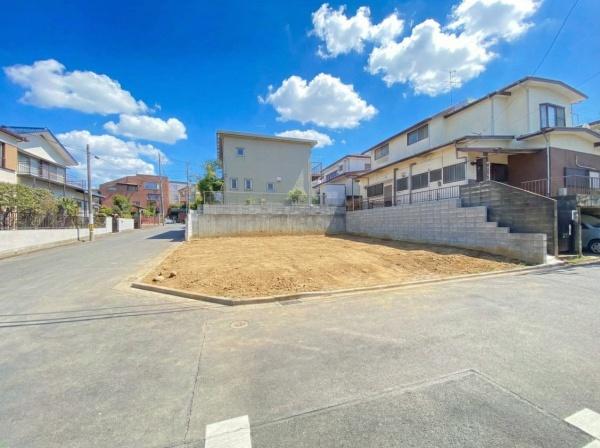 �_�ސ쌧���l�s�˒ˋ�앑��4���ڂ̐V�z��ˌ��Ă̑O�ʓ��H�܂ތ��n�ʐ^