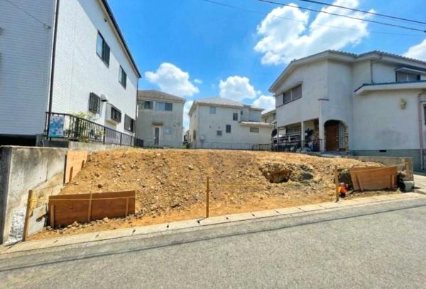 �_�ސ쌧���l�s�`����i�J3���ڂ̐V�z��ˌ��Ă̑O�ʓ��H�܂ތ��n�ʐ^