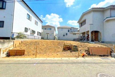 �_�ސ쌧���l�s�`����i�J3���ڂ̐V�z��ˌ��Ă̑O�ʓ��H�܂ތ��n�ʐ^