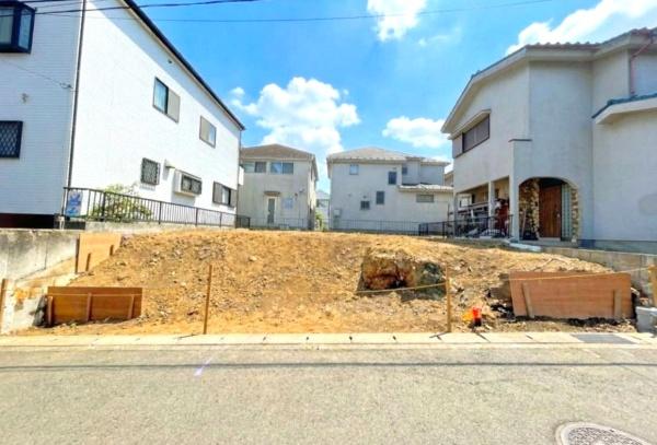 �_�ސ쌧���l�s�`����i�J3���ڂ̐V�z��ˌ��Ă̑O�ʓ��H�܂ތ��n�ʐ^