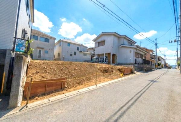 �_�ސ쌧���l�s�`����i�J3���ڂ̐V�z��ˌ��Ă̑O�ʓ��H�܂ތ��n�ʐ^