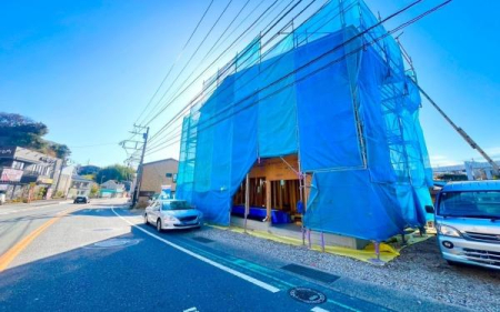 �_�ސ쌧���q�s�����q1���ڂ̐V�z��ˌ��Ă̑O�ʓ��H�܂ތ��n�ʐ^