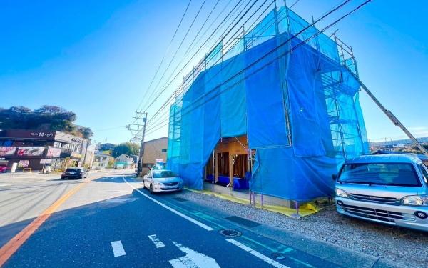 �_�ސ쌧���q�s�����q1���ڂ̐V�z��ˌ��Ă̑O�ʓ��H�܂ތ��n�ʐ^