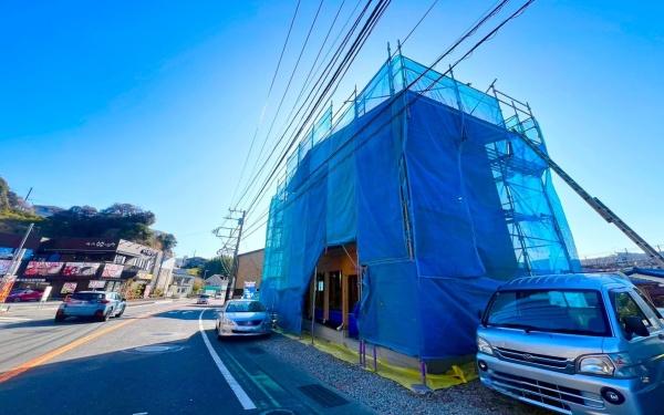 �_�ސ쌧���q�s�����q1���ڂ̐V�z��ˌ��Ă̑O�ʓ��H�܂ތ��n�ʐ^