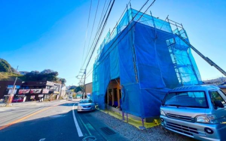 �_�ސ쌧���q�s�����q1���ڂ̐V�z��ˌ��Ă̑O�ʓ��H�܂ތ��n�ʐ^