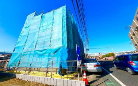 �_�ސ쌧���q�s�����q1���ڂ̐V�z��ˌ��Ă̑O�ʓ��H�܂ތ��n�ʐ^