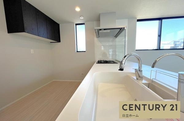 �_�ސ쌧���l�s�΋掛�R���̐V�z��ˌ��ẴL�b�`��